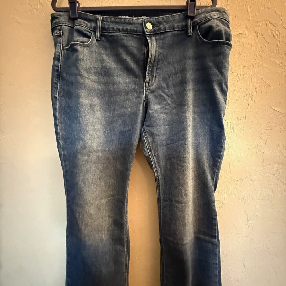 Old Navy Mid-Rise WOW Boot-cut Jeans 18 Petite